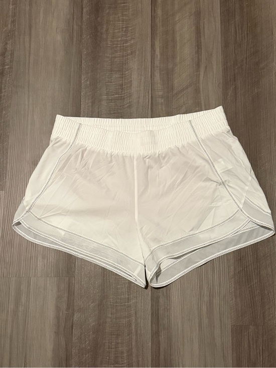 Athleta Pants - Athleta Mesh Racer Run 4” Shorts Size L White Mesh Lined